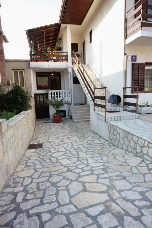 Apartments And Rooms With Parking Space Vrbnik, Krk - 5301 Kültér fotó